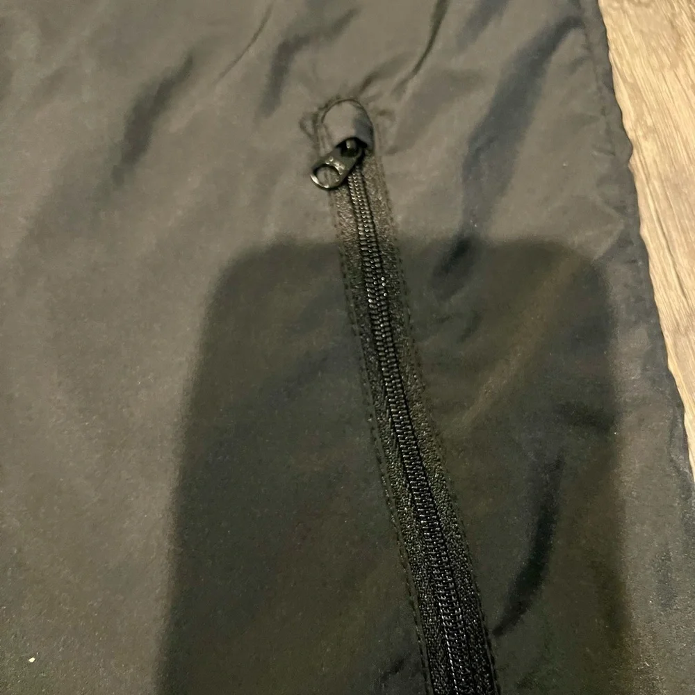 Nike Youth Black Packable Windbreaker Rain Jacket Medium NWOT new never worn - Picture 4 of 7